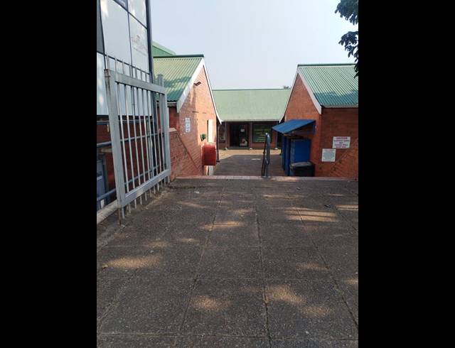 RETAIL PROPERTY TO RENT IN HAYFIELDS